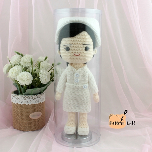 ตุ๊กตาถักชุดพยาบาลพิธีการ