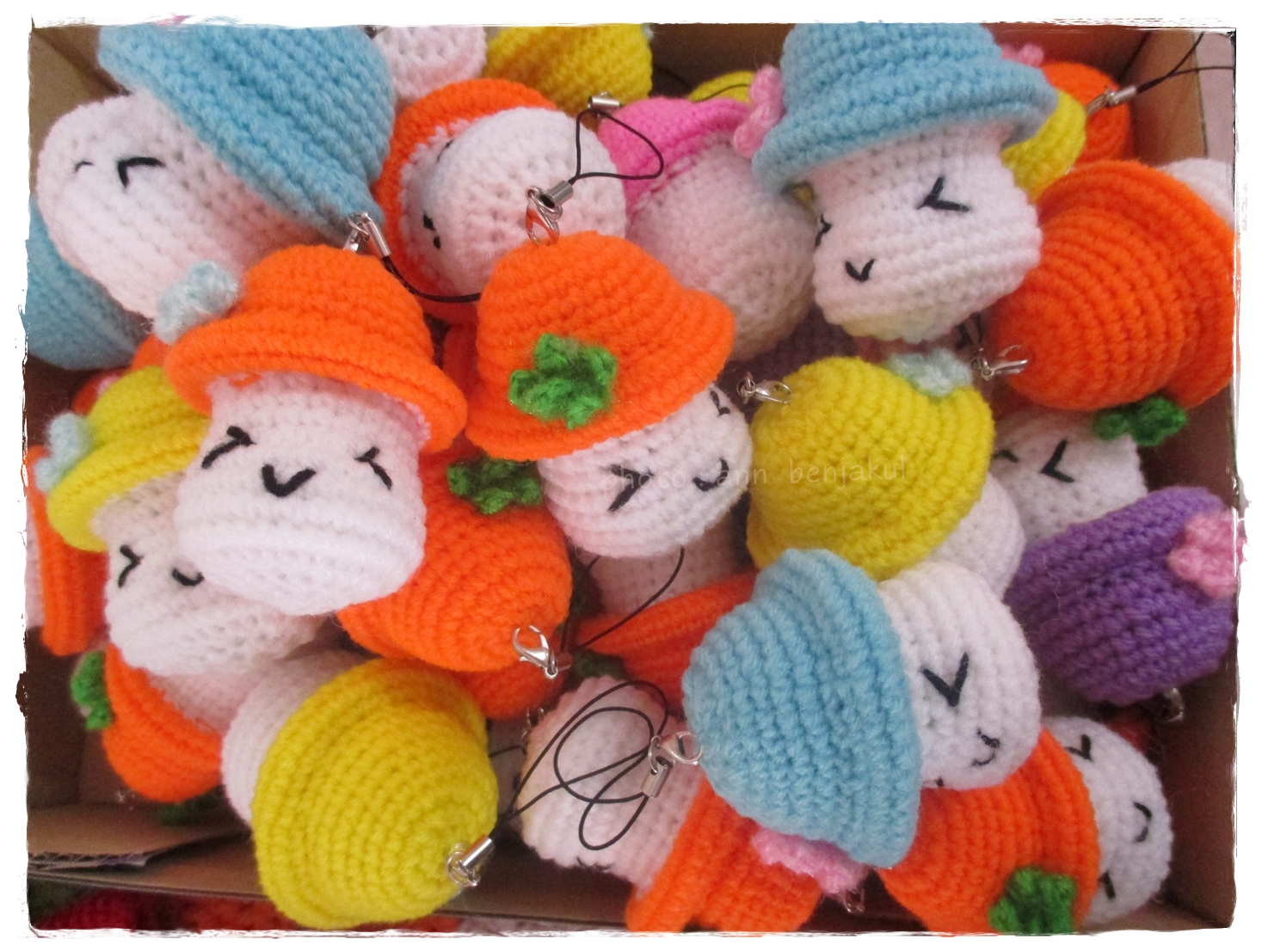 พวงกุญแจเห็ดถัก สีส้ม