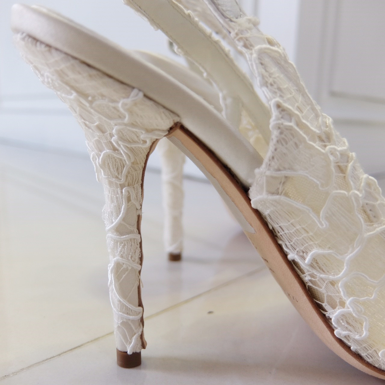 DOLCE & GABBANA White Bellucci Lace Slingback Pump Size 39