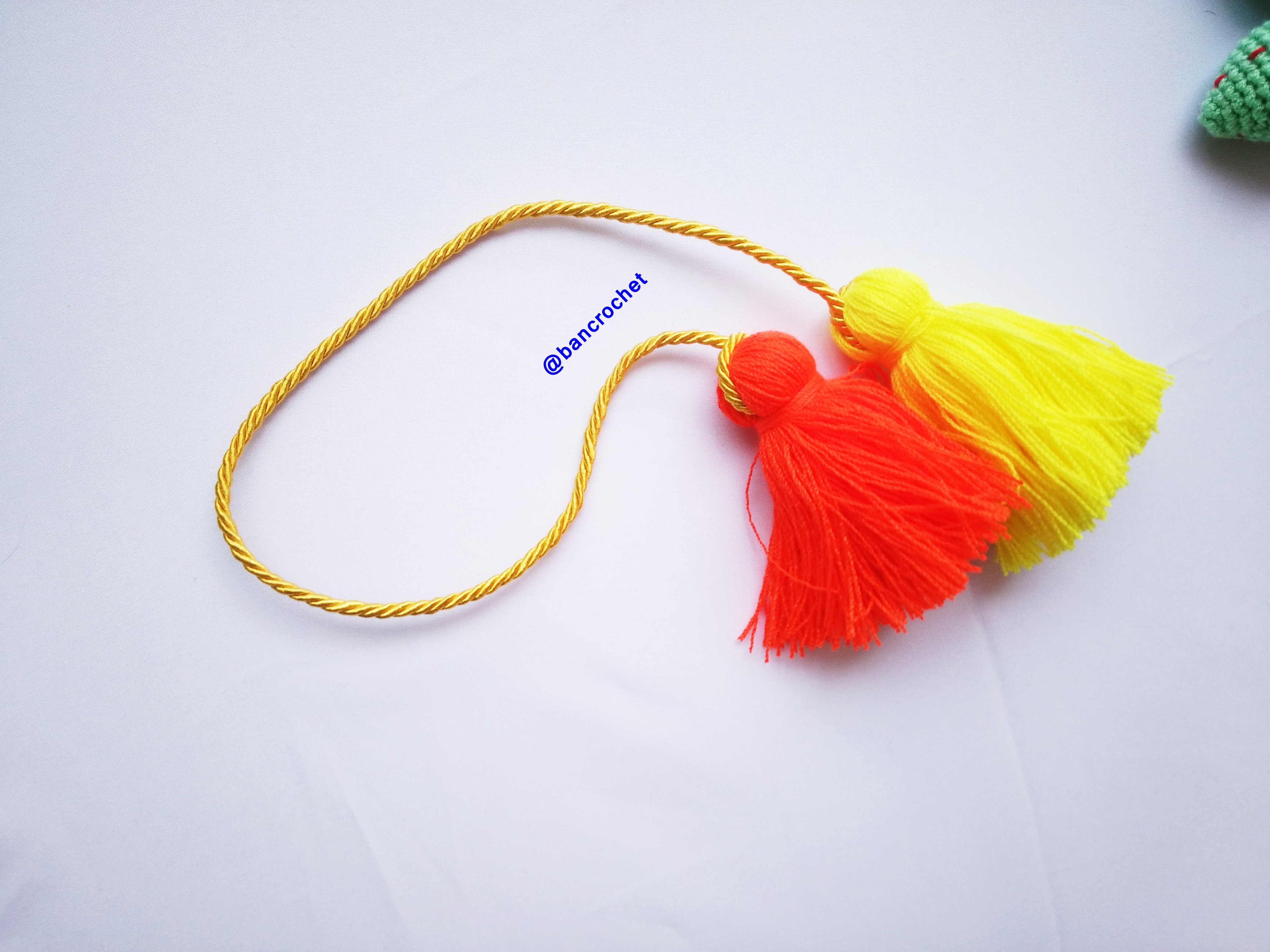 Bancrochet พู่ห้อยกระเป๋า/ที่ห้อยกระเป๋าแฮนด์เมด Tassels keychain hanging for bags หลากสี 4 นิ้ว