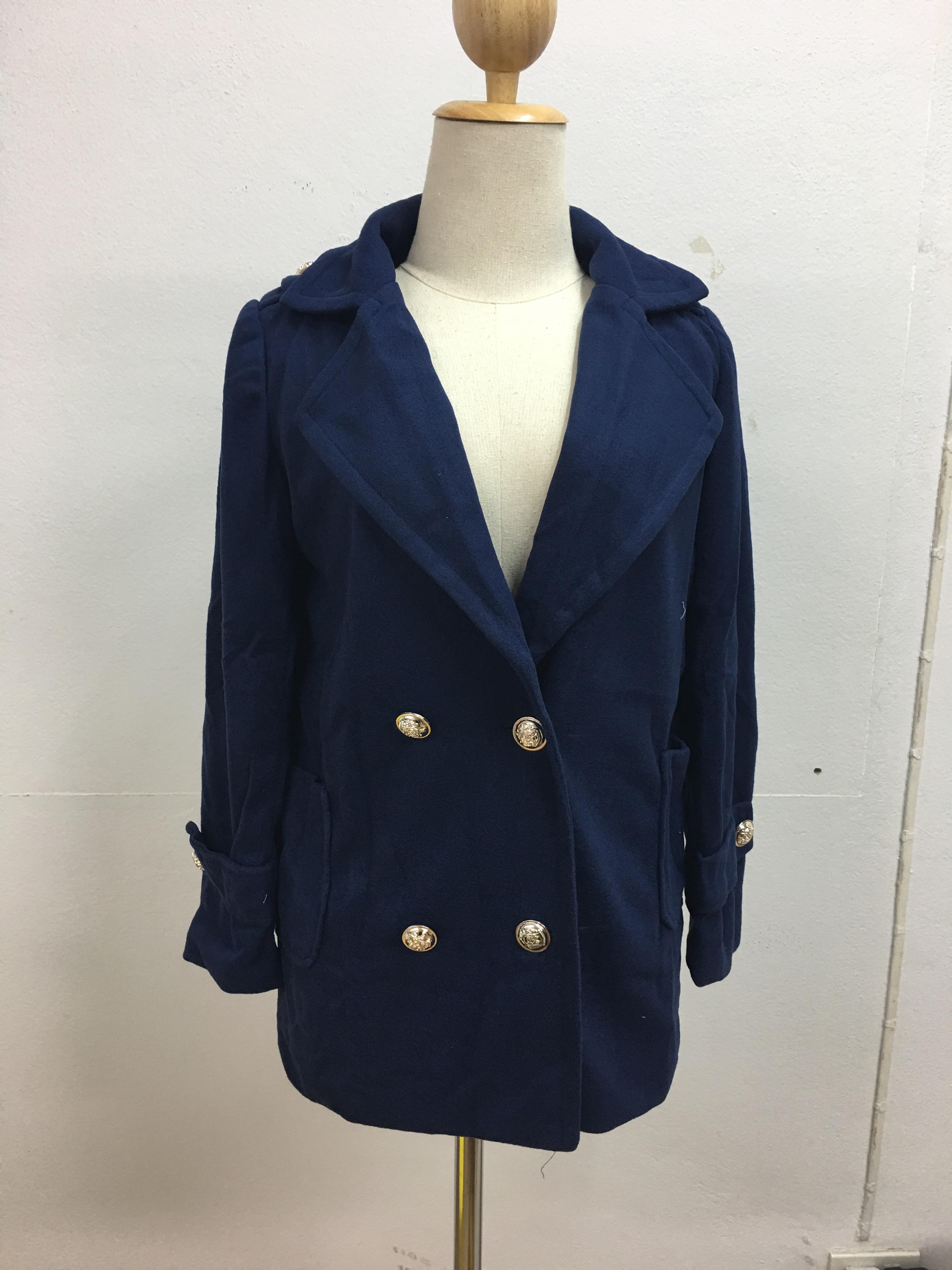 เสื้อโค้ทกันหนาว สีเขียวทหาร ทรงสวย รุ่นนี้ดูหรูตรงกระดุมเลยจ้า ผ้าวูลผสมสำลี พร้อมบุซับในกันลม พร้อมส่งเลยจ้าา สีเขียววทหาร