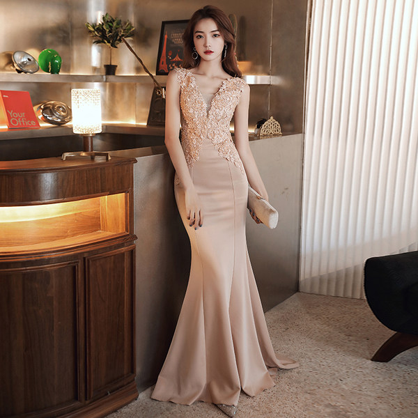 ชุดราตรี ชุดราตรีสวยหรู แบบ ทันสมัย Evening dress