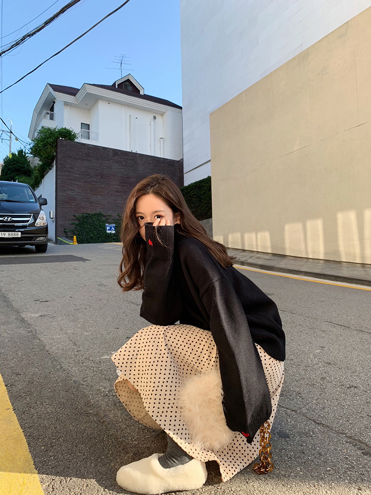 ห้ามพลาด Sweater เสื้อสเวทเตอร์ไหมพรม คอเต่า แต่งลายปักหัวใจ งานดี ไหมพรมเนื้อดี สายเกาหลีห้ามพลาดน้าาา ดำ freesize