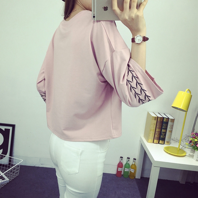 เสื้อแฟชั่น แต่งลายปัก แขน 4 ส่วน สไตส์เกาหลี ผ้าดี พร้อมส่ง same pic