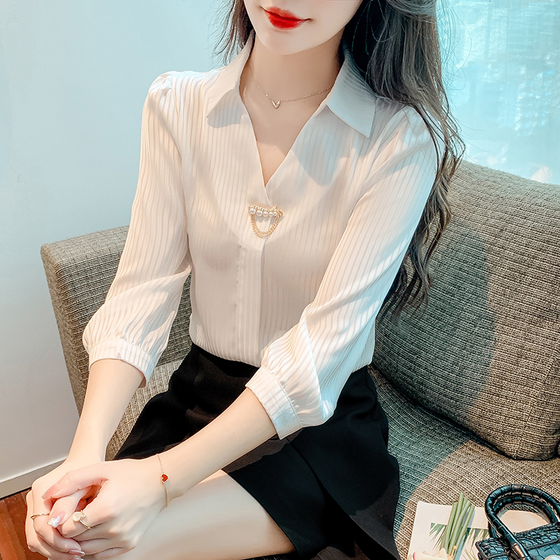 เสื้อเชิ้ตผู้หญิงใส่ทํางาน 390 บาทต่อชิ้น ฟรีค่าจัดส่ง