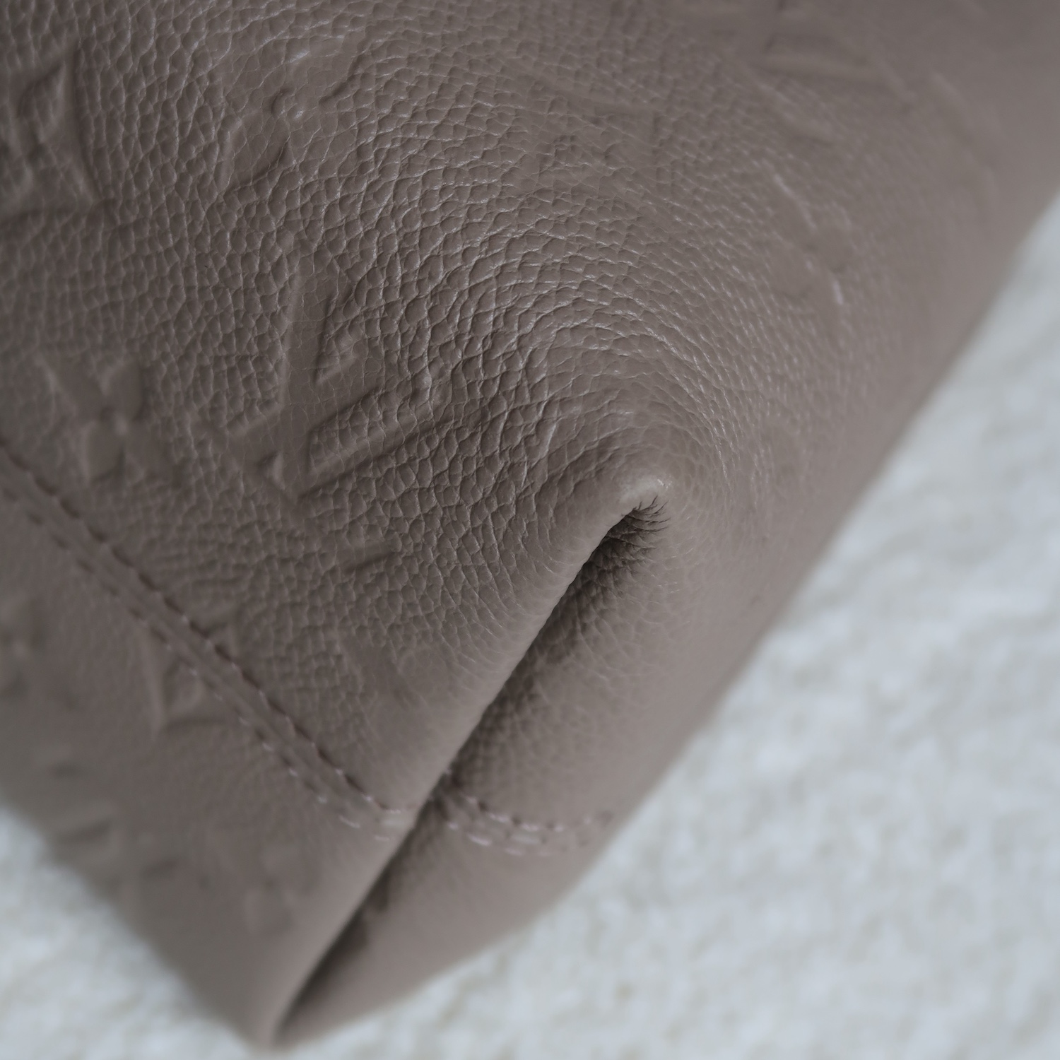 Louis Vuitton Beige Monogram Empreinte Babylone Tote PM (ใบเสร็จไทย 12 วัน)