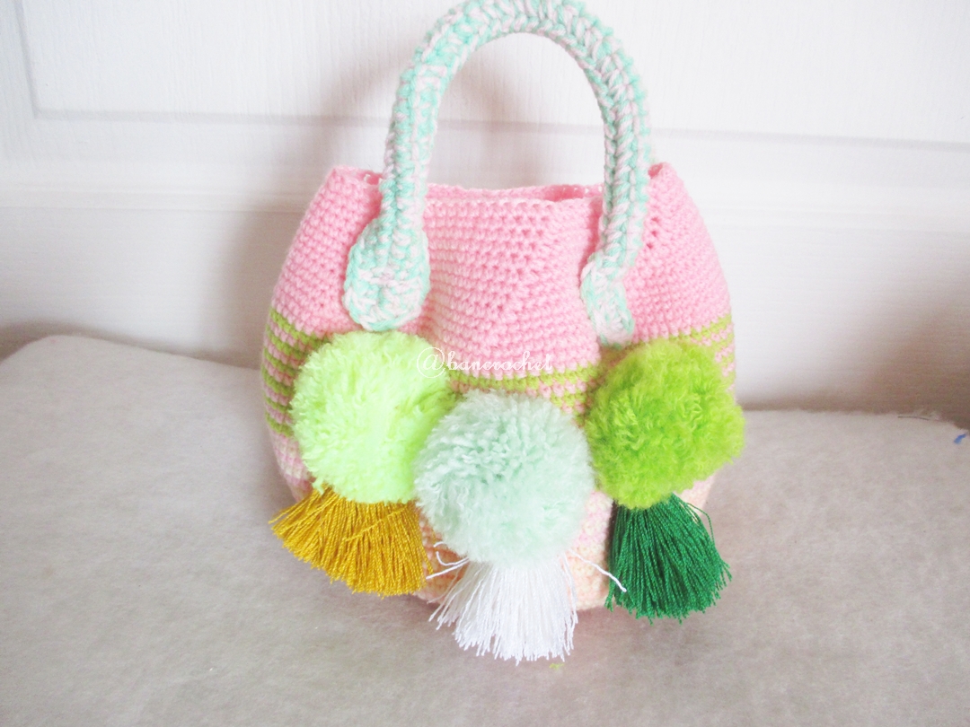 กระเป๋าถักโครเชต์ประดับปอมปอม handbag crochet