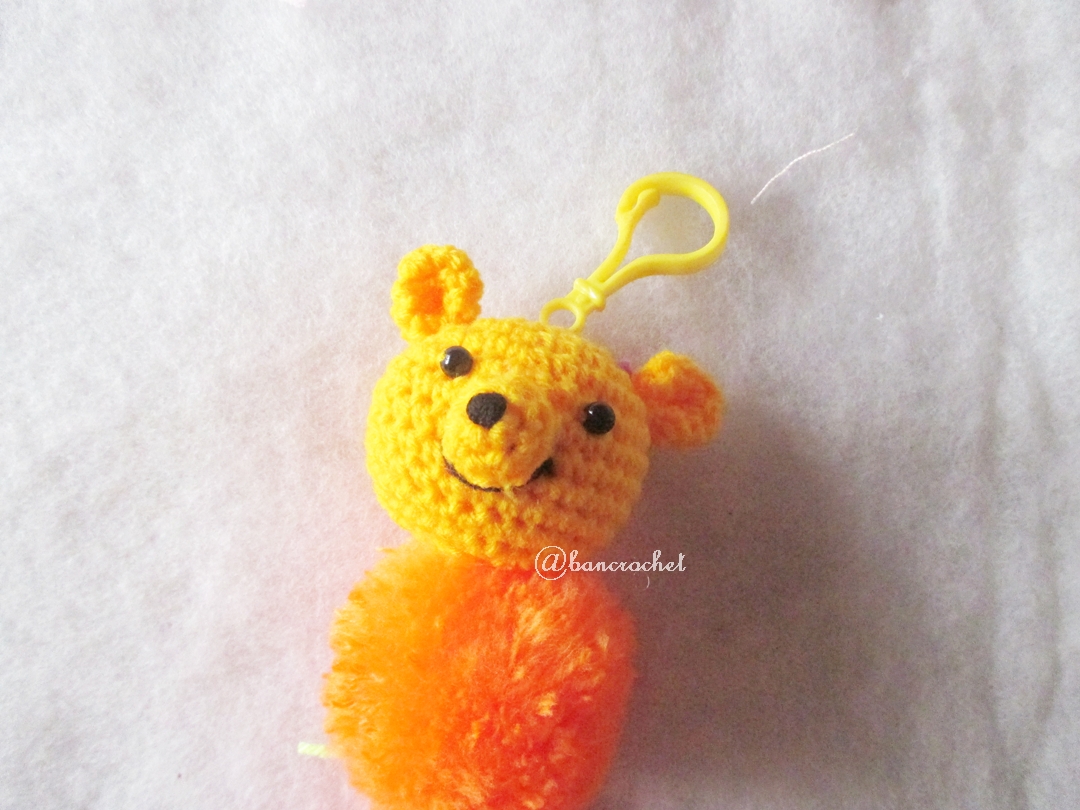 พวงกุญแจปอมปอมหมีพู pompoms pooh crochet keychain