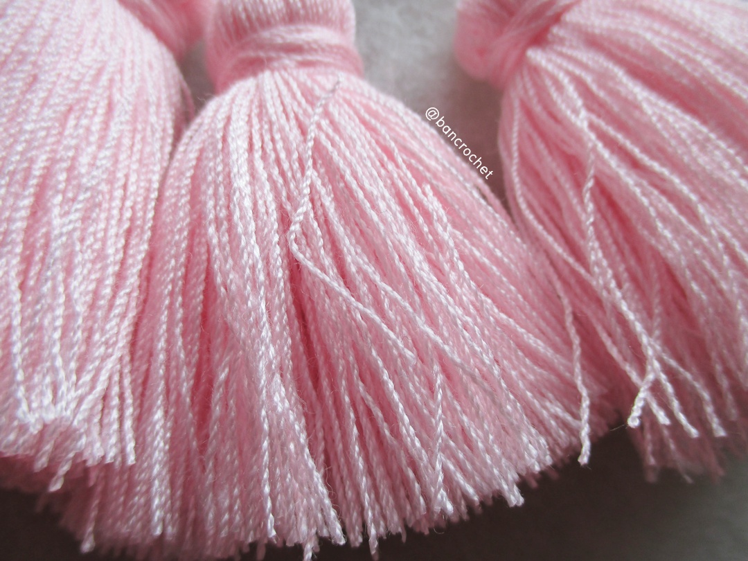 พู่แบบหนาฟู ขนาด 2 นิ้ว 4 ply tassel crochet acrylic yarn 4 ply ชมพูอ่อน 2 นิ้ว