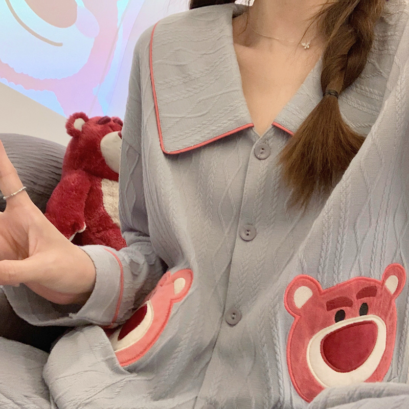 ชุดนอนผู้หญิง