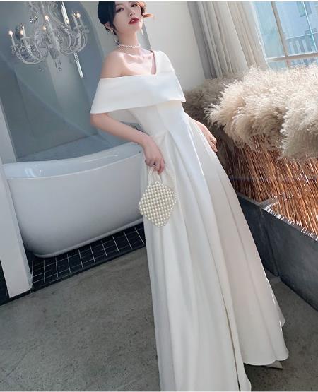 ชุดราตรี ชุดราตรีสวยหรู แบบ ทันสมัย Evening dress