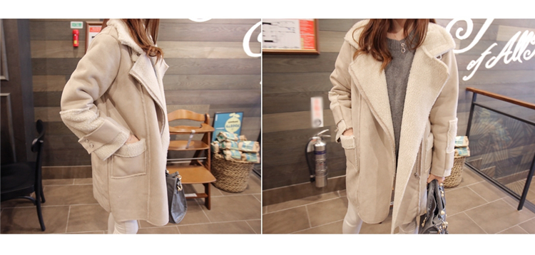 เสื้อกันหนาว สีครีม เนื้อผ้าคล้ายๆหนังกลับ+กำมะหยี่ แต่งขนแกะด้านใน ดูดี อุ่นนนน แบบเก๋สุดๆ พร้อมส่งเลยจ้า งานตามแบบ