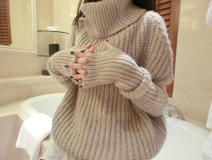 เสื้อไหมพรม คอเต่าพับได้ตามต้องการ ยืดได้เยอะ ทรงเก๋ๆ ส่วนแขนถอดออกได้ ใส่ได้หลายแบบ เก๋มากๆ พร้อมส่งเลยจ้า