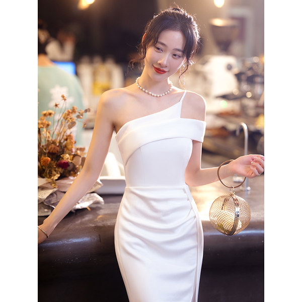 ชุดราตรี ชุดราตรีสวยหรู แบบ ทันสมัย Evening dress