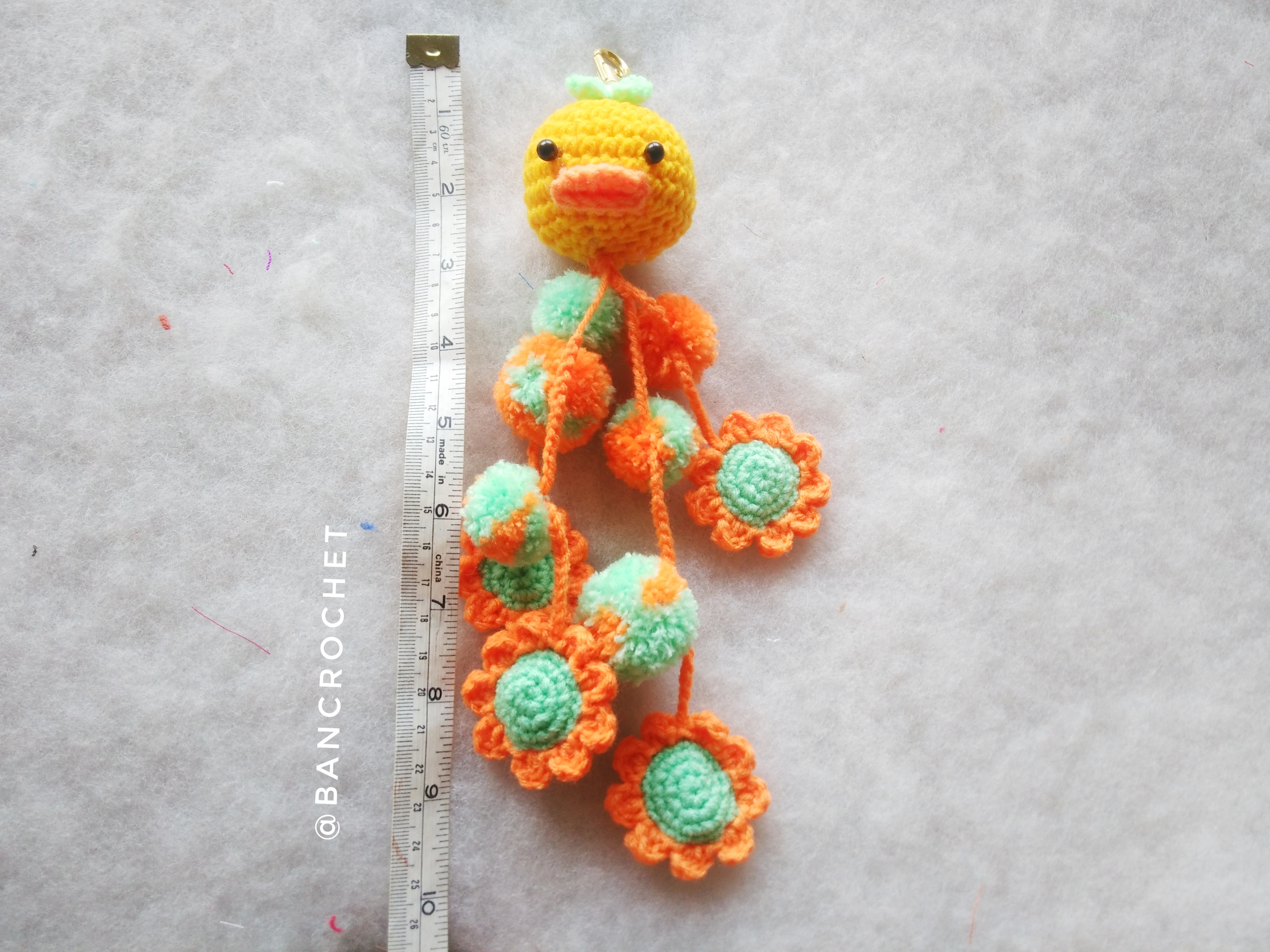 Bancrochet พวงกุญแจห้อยกระเป๋าเป็ดน้อยทานตะวัน yellow duck and sunflowers keychain สีส้ม 10 นิ้ว