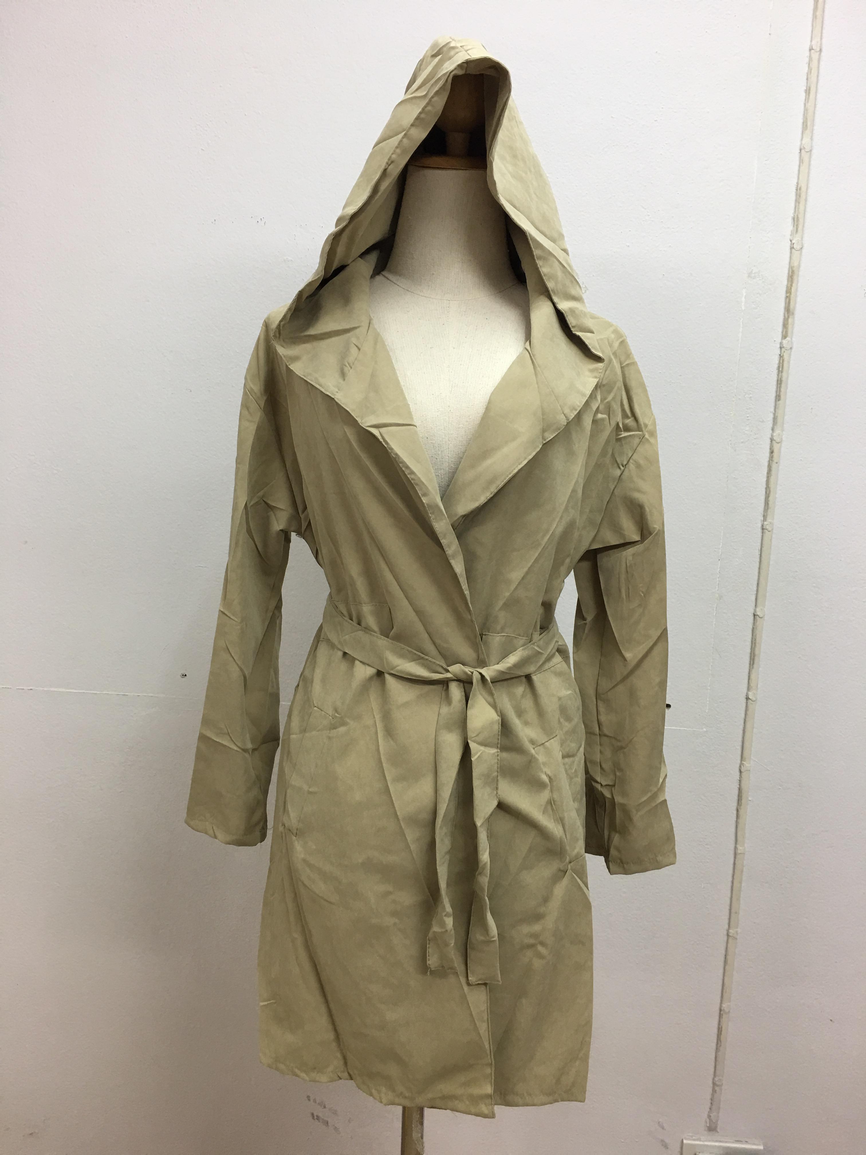 เสื้อคลุมตัวยาว มีฮูดพร้อมสายผูกเอว ทรงเก๋ ผ้าเนื้อด้าน บาง พร้อมส่ง ครีมโทนเขียว