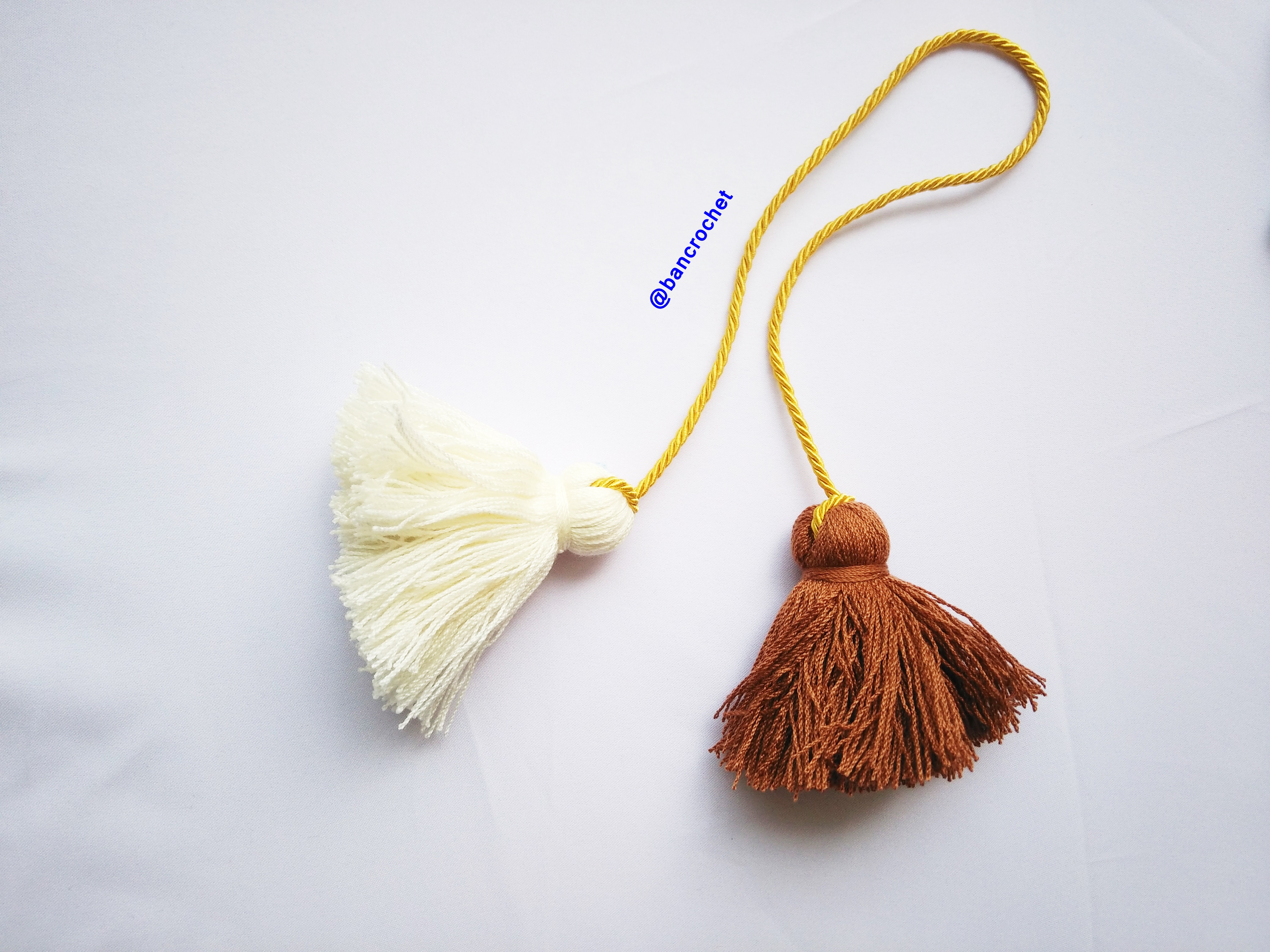 Bancrochet พู่ห้อยกระเป๋า/ที่ห้อยกระเป๋าแฮนด์เมด Tassels keychain hanging for bags หลากสี 4 นิ้ว