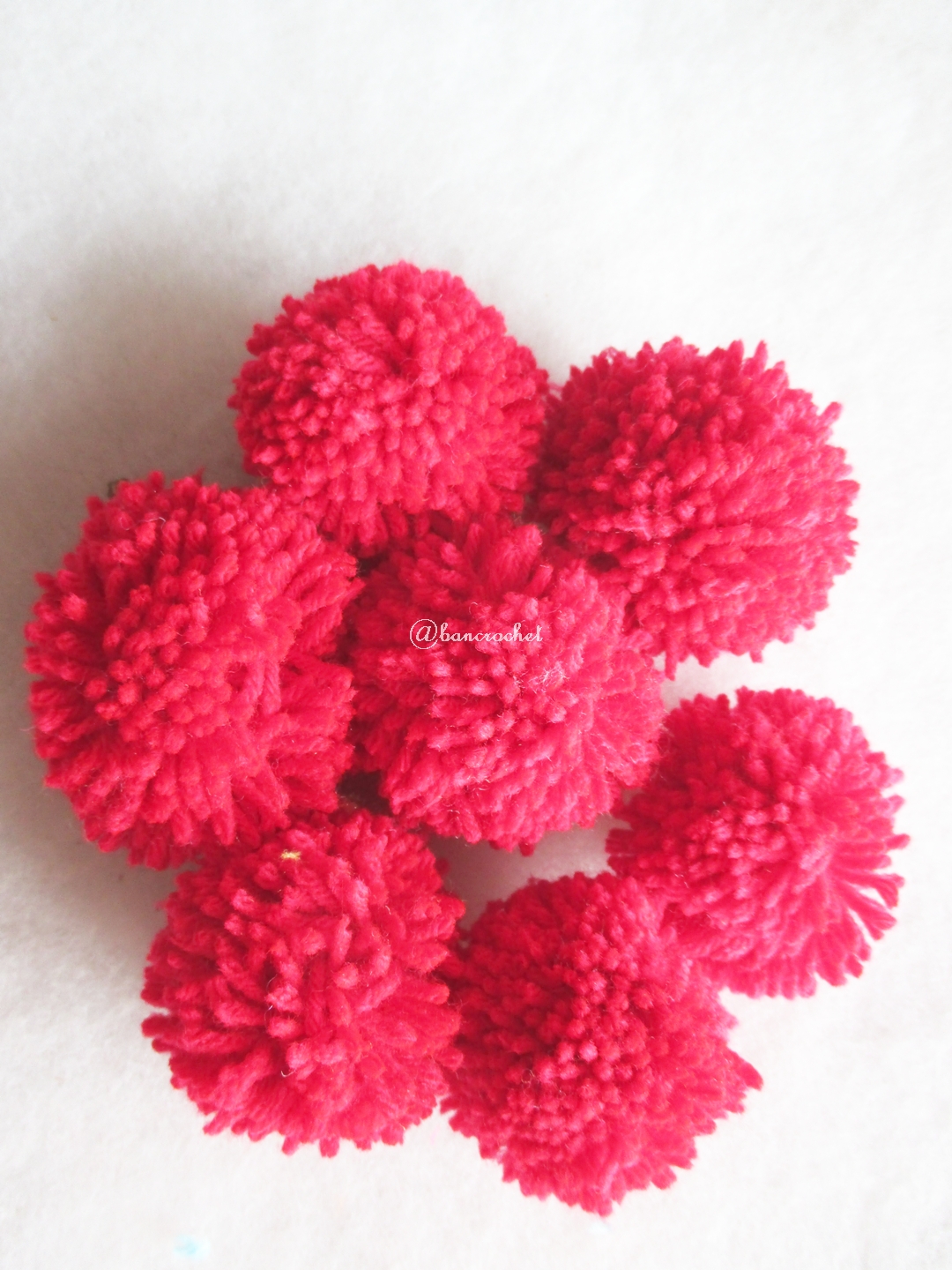 ปอมปอมไหมพรมสีแดง ขนาด 2 นิ้ว pompoms crochet