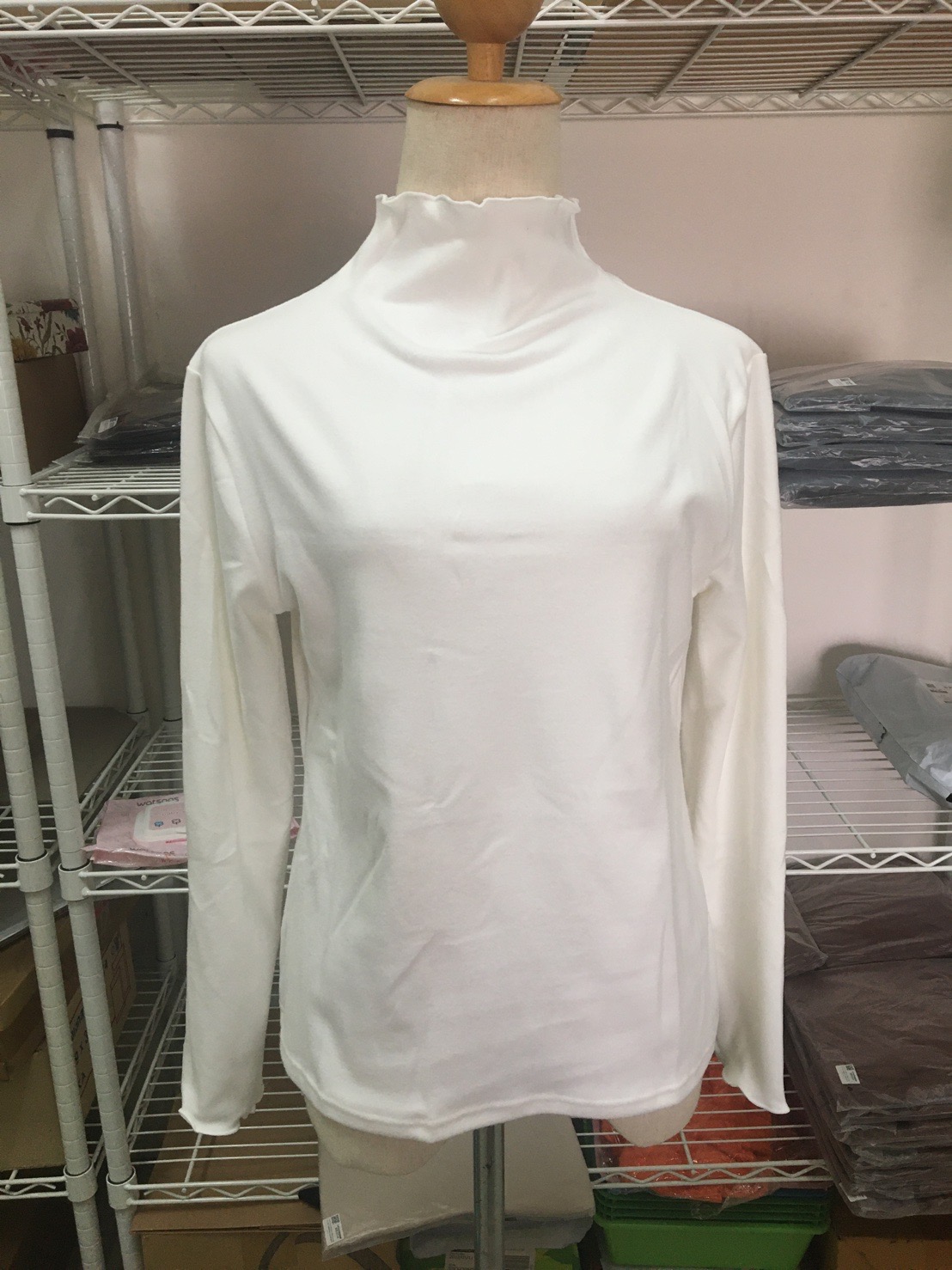 HEATTECH (ฮีทเทค คอเต่าหยัก นุ่ม) เสื้อแขนยาวแต่งปลายแขน/คอ หวานๆ ใช้ใส่เพิ่มความอุ่นด้านใน กันหนาว เนื้อผ้ายืดได้เยอะ เป็นผ้าสำลีนุ่มๆทั้งในและนอก