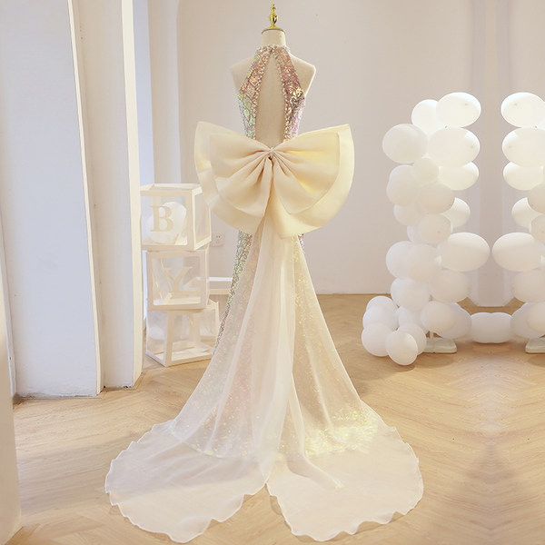 ชุดราตรี ชุดราตรีสวยหรู แบบ ทันสมัย Evening dress