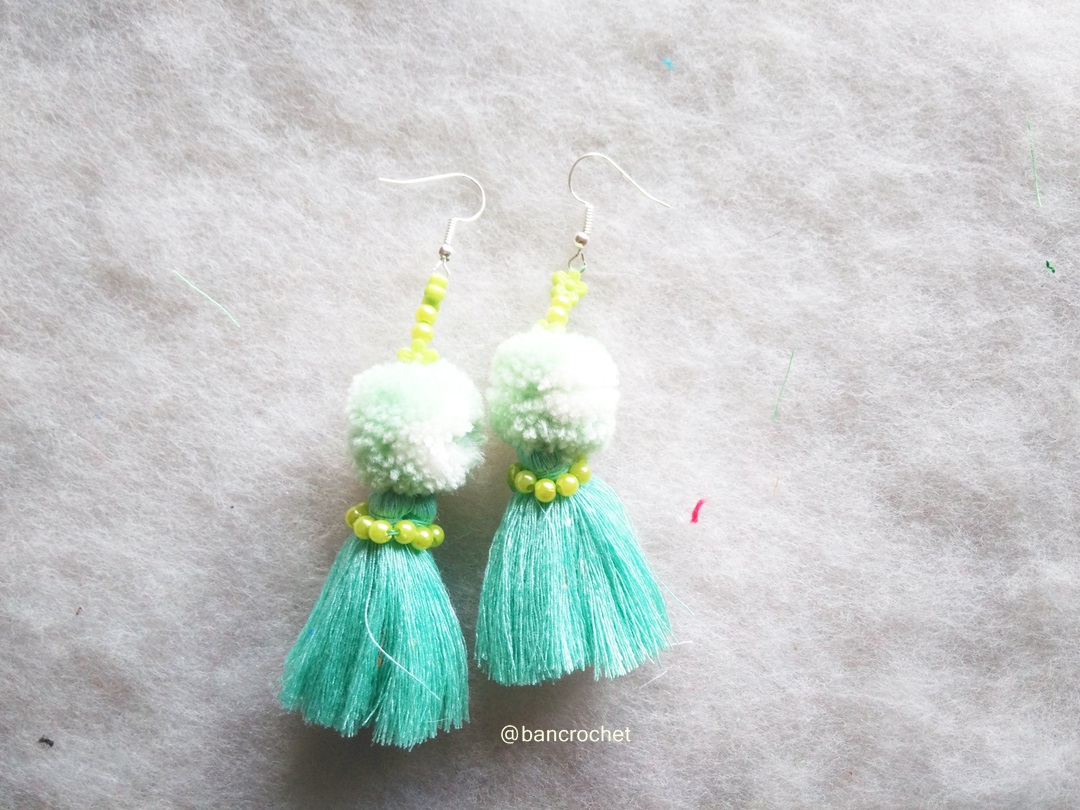 ต่างหูถักโครเชต์ crochet earrings สีเขียว 4 นิ้ว