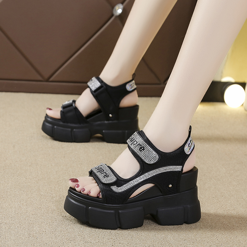 รองเท้าผ้าใบเสริมส้นสูง ไซต์35-39 สนใจทักแชท ฟรีค่าส่ง!