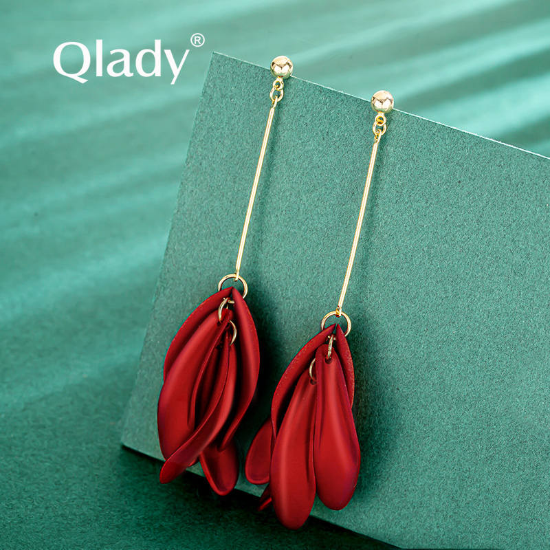 ต่างหู ตุ้มหูแฟชั่น By Qlady