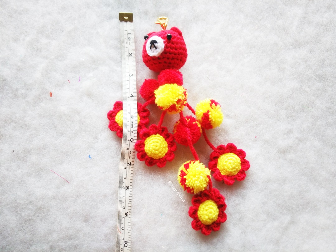 Bancrochet พวงกุญแจห้อยกระเป๋าหมีน้อยสีแดง red bear sunflowers keychains สีแดง 10 นิ้ว