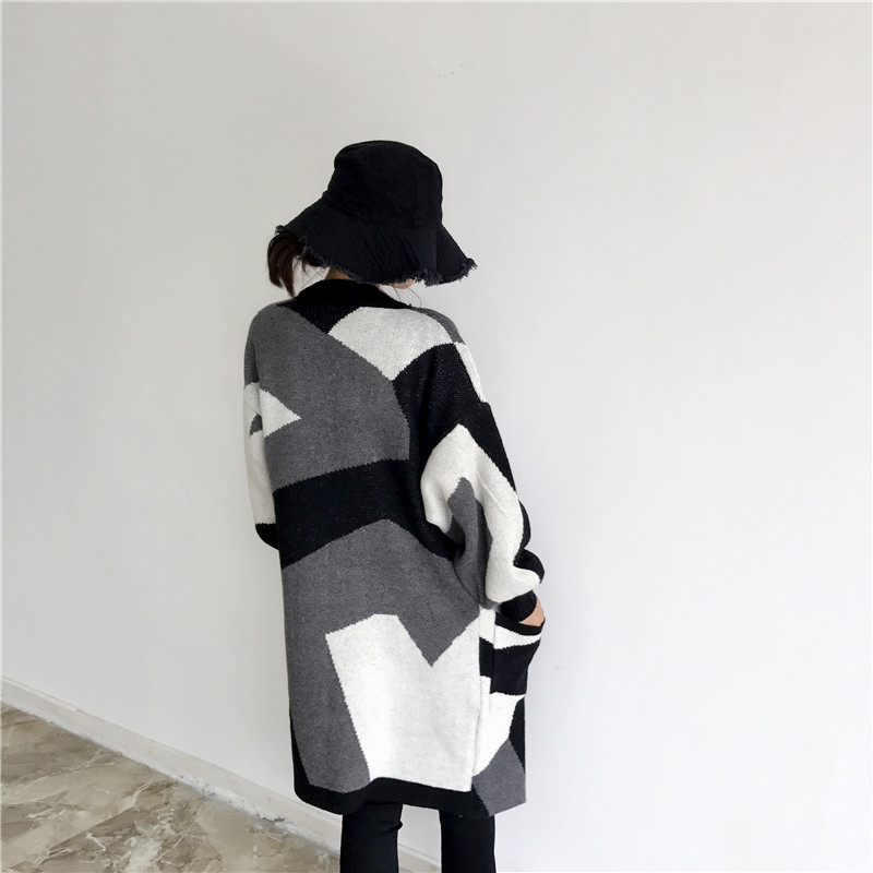 เสื้อคลุมกันหนาว ยาว 34 นิ้ว ไหมพรม ทอลายขาวดำ เก๋ๆ