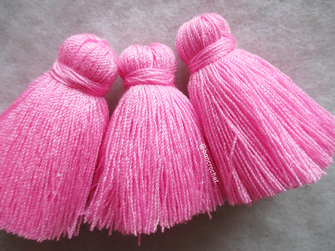 พู่แบบหนาฟู ขนาด 2 นิ้ว 4 ply tassel crochet acrylic yarn 4 ply ชมพู 2 นิ้ว