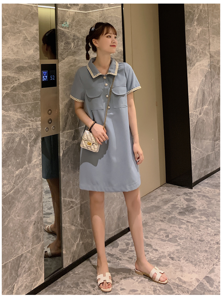 Dress4563 เดรสคอปกกระดุมหน้าสีพื้น ดีเทลแต่งแถบลูกไม้ปกและปลายแขน กระเป๋าอก ผ้าโพลีเนื้อดีใส่สบาย ผ้ามีน้ำหนักทิ้งตัว งานสวยใส่ง่าย ทรงนี้น่ารักมีติดตู้ไว้ใส่ได้เรื่อยๆ มี 2 สี ฟ้า, ดำ