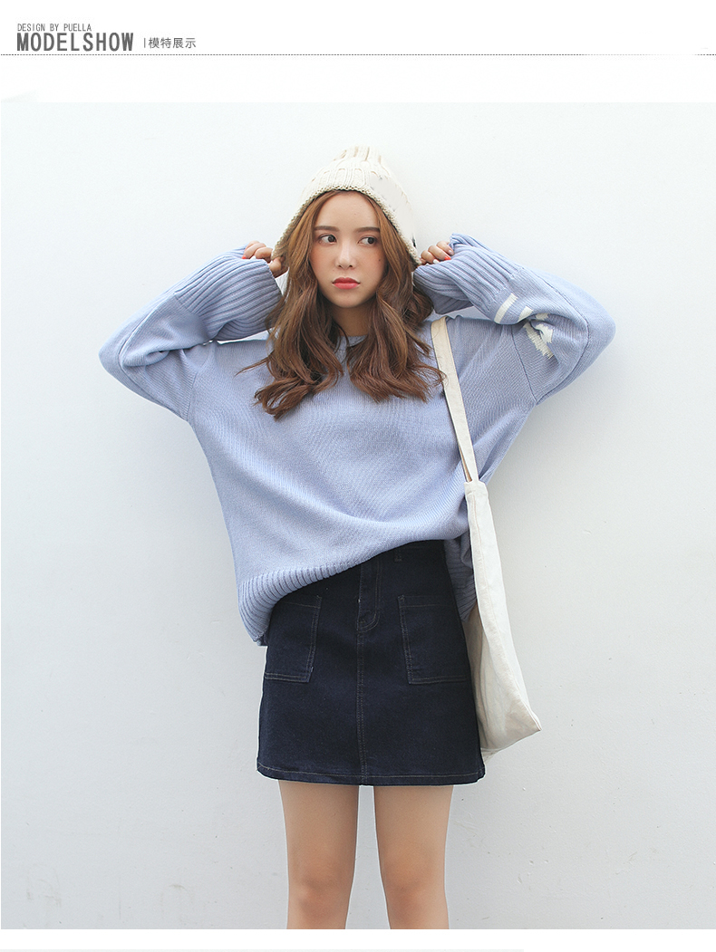 เสื้อไหมพรมตัวโคล่ง สีฟ้า ไหมพรมเนื้อนิ่ม ไม่หนามาก ยืดได้เยอะ ใครชอบแนวสาวเกาหลี พลาดไม่ได้จ้า