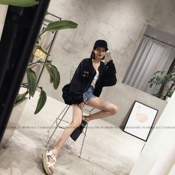 เสื้อคลุมสไตล์เกาหลี ตัวโคล่ง ผ้าทิ้งตัว แต่งลายปัก พร้อมส่ง