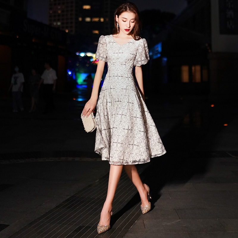 ชุดราตรี ชุดราตรีสวยหรู แบบ ทันสมัย Evening dress