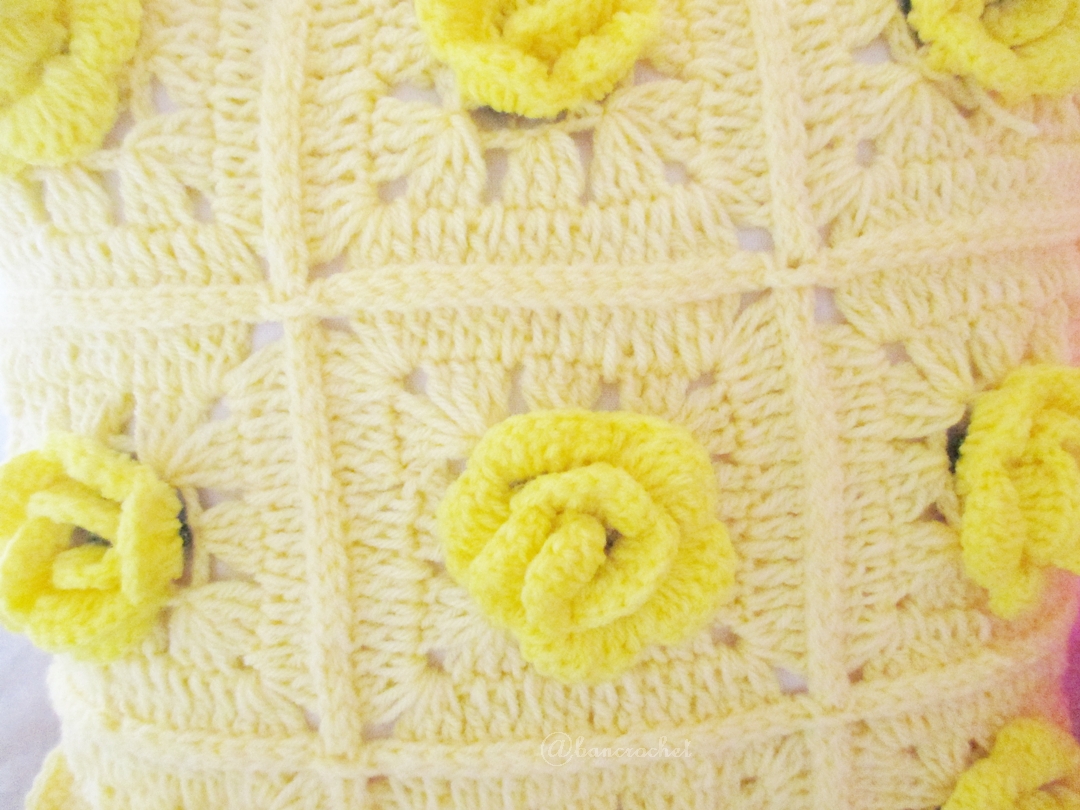 หมอนอิงลายกุหลาบสีเหลืองถักโครเชต์ yellow Pillow crochet 12*12 inch