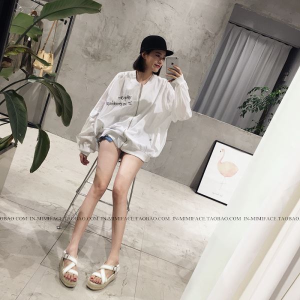 เสื้อคลุมสไตล์เกาหลี ตัวโคล่ง ผ้าทิ้งตัว แต่งลายปัก พร้อมส่ง