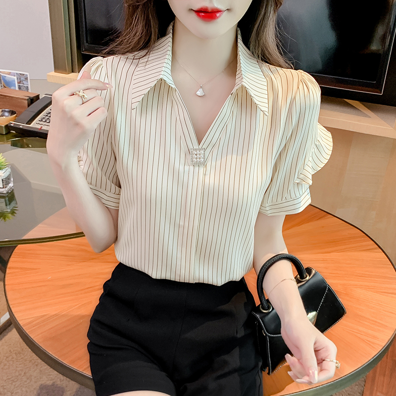 เสื้อเชิ้ตผู้หญิงใส่ทํางาน 390 บาทต่อชิ้น ฟรีค่าจัดส่ง