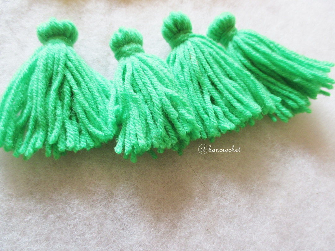 พู่สีเขียวโครเชต์ ไหมพรม 4 ply green tassel crochet acrylic yarn 4 ply