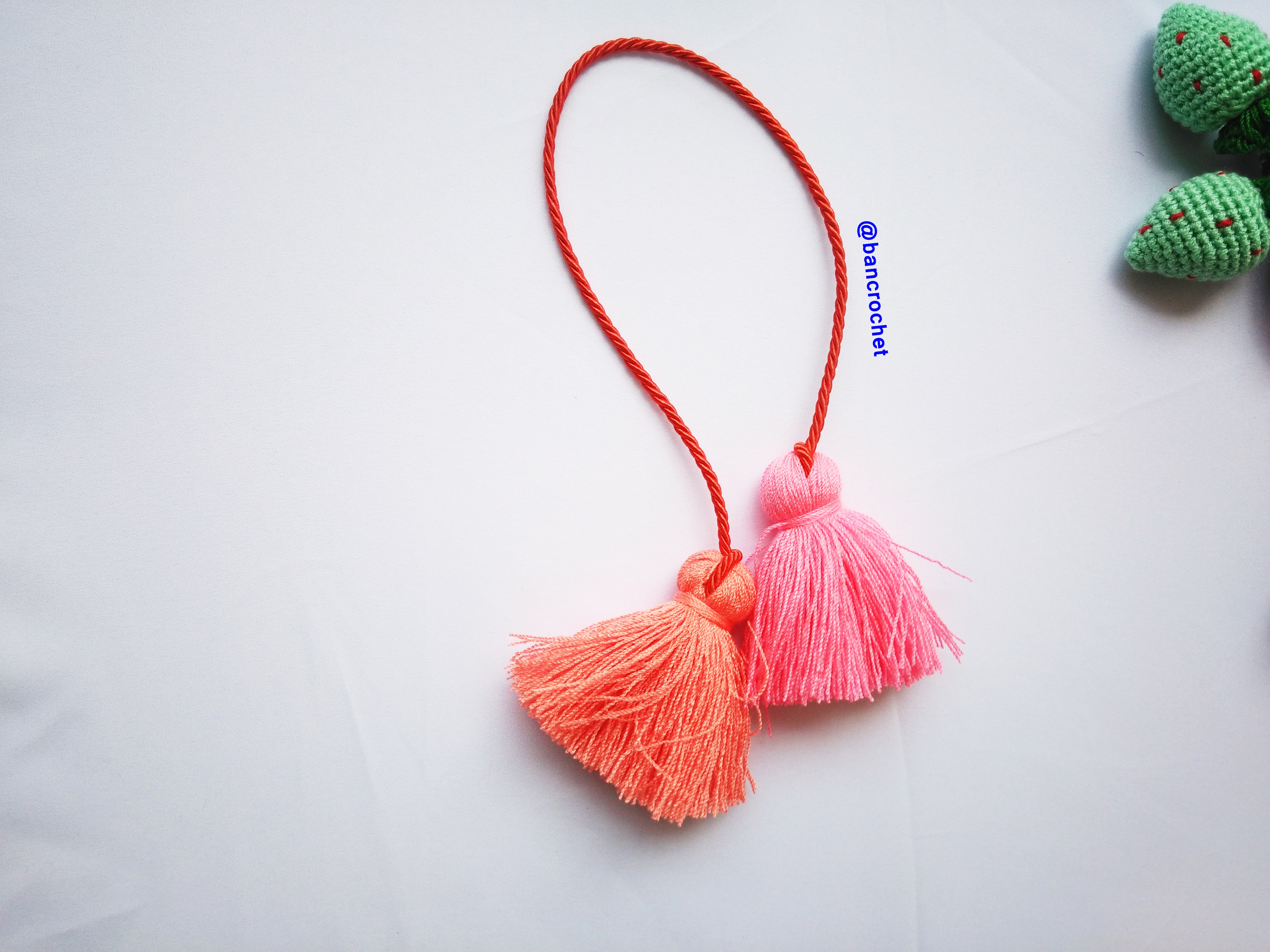 Bancrochet พู่ห้อยกระเป๋า/ที่ห้อยกระเป๋าแฮนด์เมด Tassels keychain hanging for bags หลากสี 4 นิ้ว