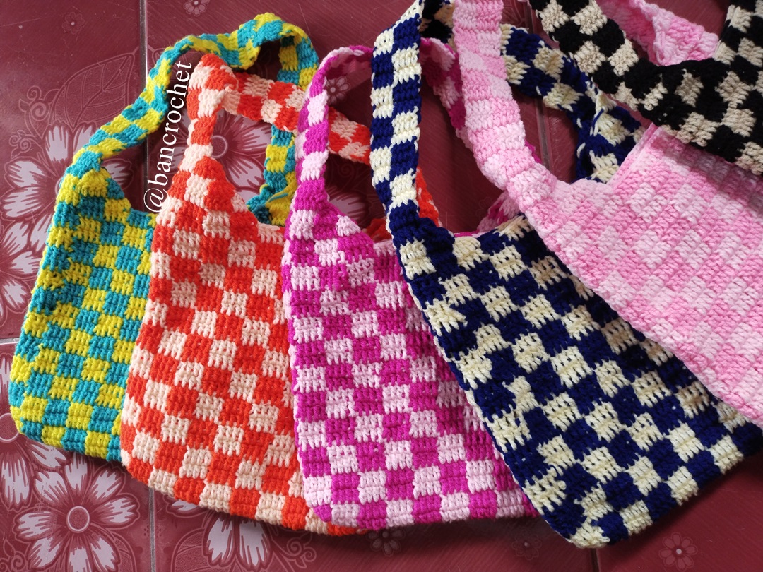 Bancrochet กระเป๋าถักลายตาราง Crochet Bag หลากสี 20*20 cm