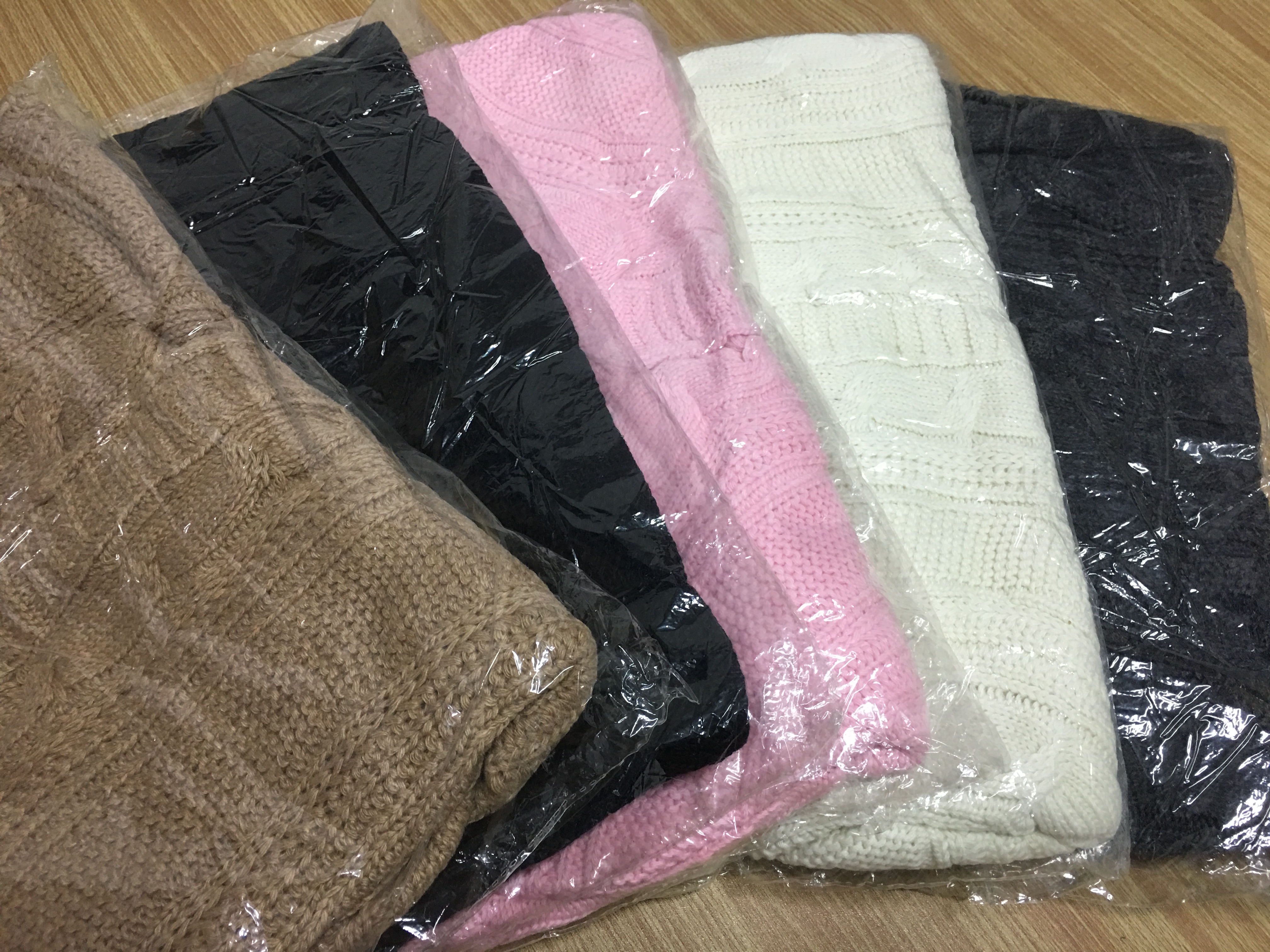 เสื้อกันหนาวถักไหมพรม ทรงสวย ถักมีลายในตัว ทรงเก๋ๆ