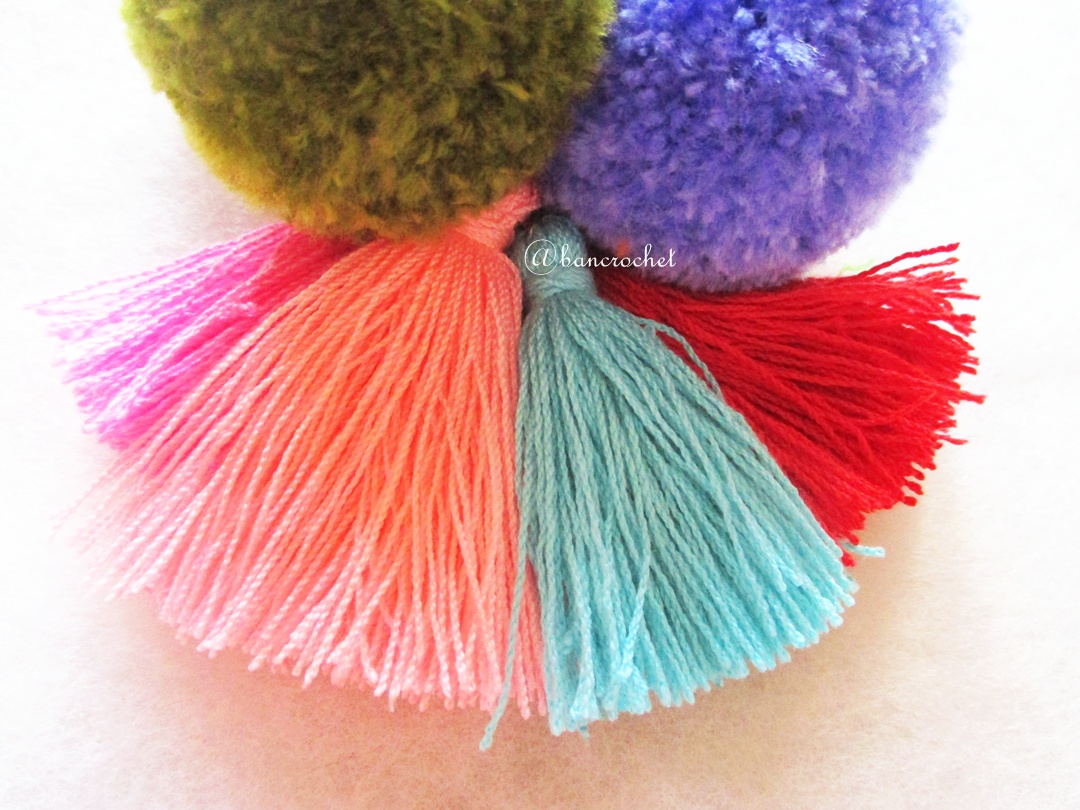 พู่+ปอมปอมแขวนกระเป๋าถักโครเชต์ pompom