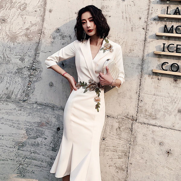 ชุดราตรี ชุดราตรีสวยหรู แบบ ทันสมัย Evening dress
