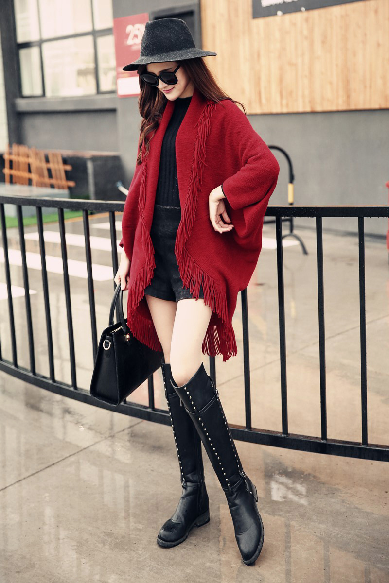 เสื้อคลุมถักไหมเนื้อละเอียดนุ่ม ทรงปีกค้างตาว เก๋ไก๋มากจ้า แดงเข้ม