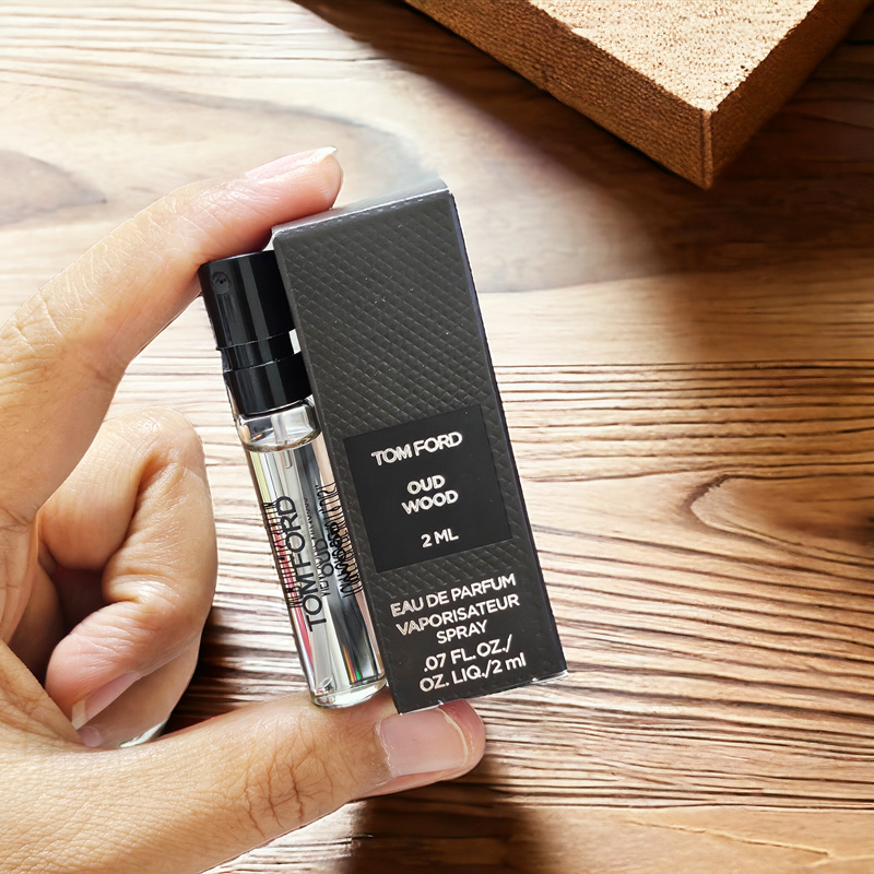 Tom Ford Oud Wood (EAU DE PARFUM) 2 ml.