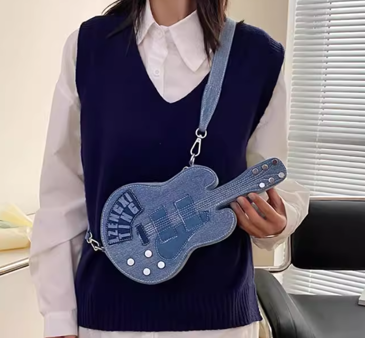 กระเป๋าสะพาย ผ้ายีนส์ จำลอง ทรงกีตาร์ แบบวัยรุ่น น่ารัก ๆ กระเป๋าสะพายแฟชั่น ทรงกีตาร์ เก๋ ๆ 775304