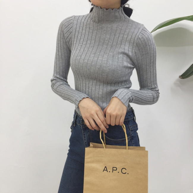 สีเทา : เสื้อสเวตเตอร์ ไหมพรมคอเต่า ลายทางในตัว ยืดได้เยอะ ผ้านุ่ม