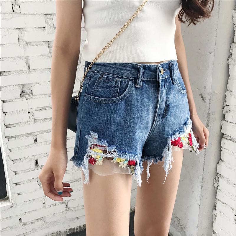 กางเกงยีนส์ขาสั้น แต่งชายกางเกงขาด+แต่งลายดอก เก๋ๆ พร้อมส่ง