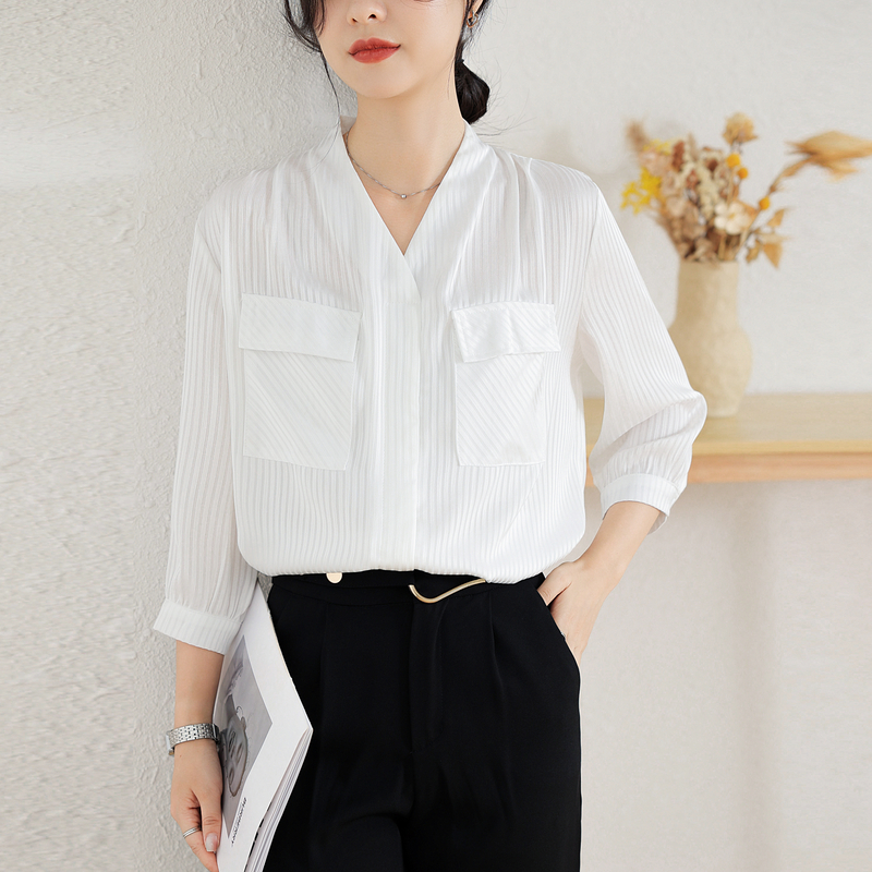เสื้อเชิ้ตผู้หญิงแขนยาว เสื้อเชิ้ตผู้หญิงใส่ทํางาน 390 บาทต่อชิ้น ฟรีค่าจัดส่ง
