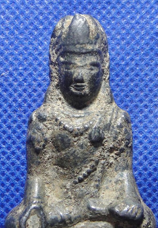 พระร่วงนั่งเทริดขนนก
